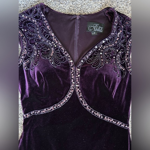 Alex Evening Gorgeous Beaded Deep Purple Stretch Velvet Formal Dress size 8 - Picture 6 of 11